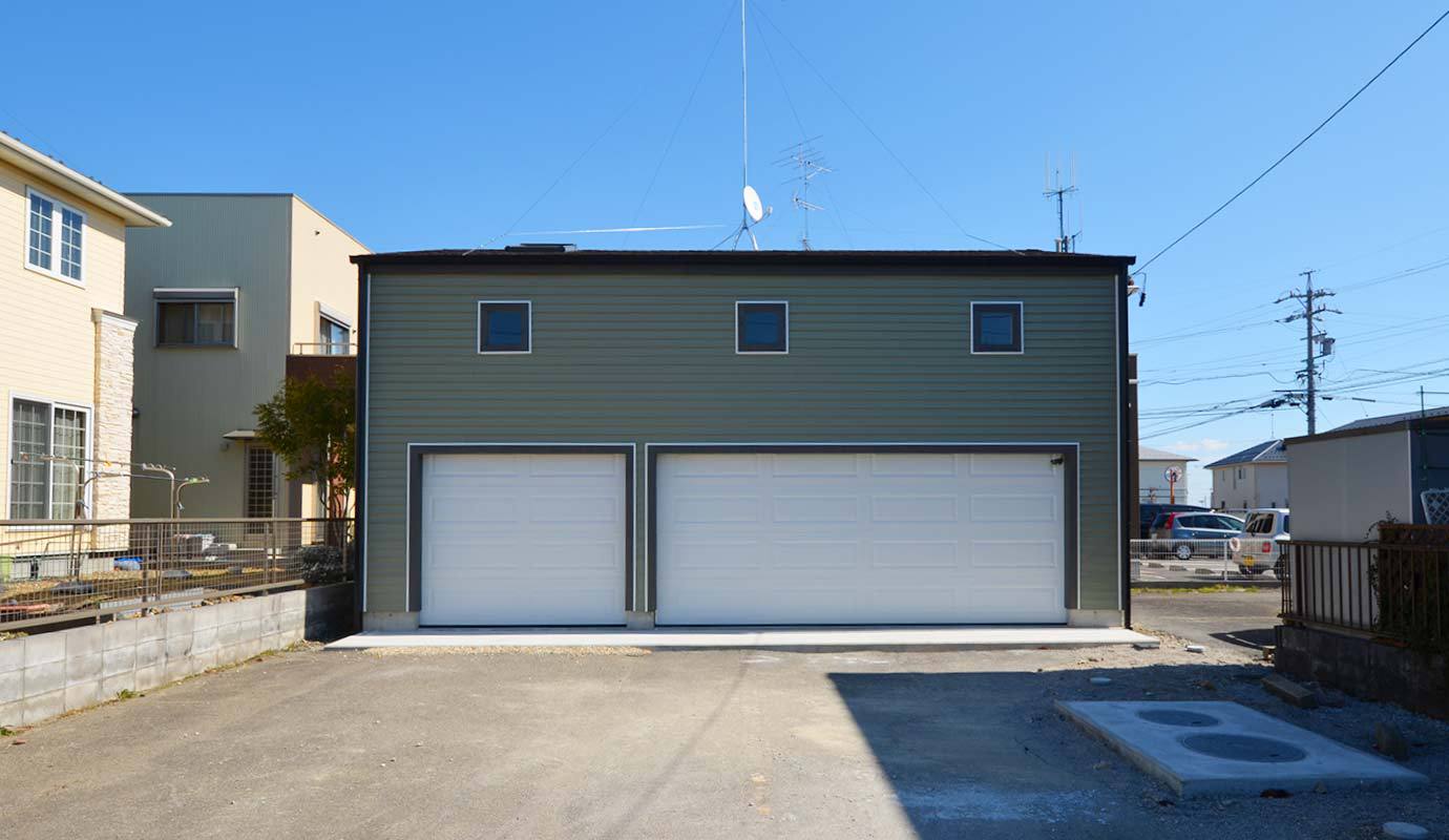 居室と倉庫付き二階建木造ガレージ 居室と倉庫付き二階建木造ガレージ
