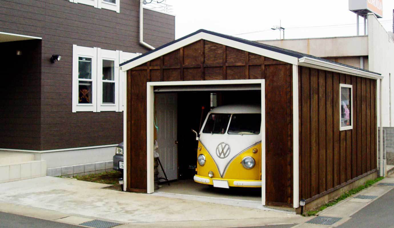 木の質感を生かした木造ガレージG-BB写真