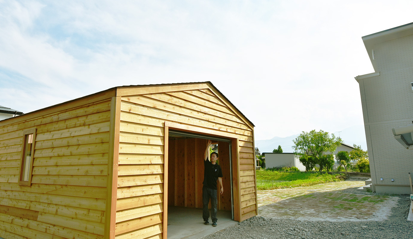 木の質感を生かした木造ガレージG-BB写真