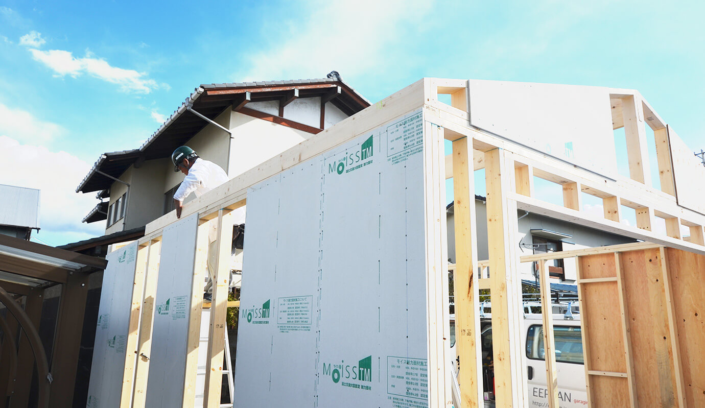 木の質感を生かした木造ガレージG-BB写真