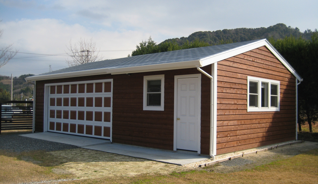 木の質感を生かした木造ガレージG-BB写真