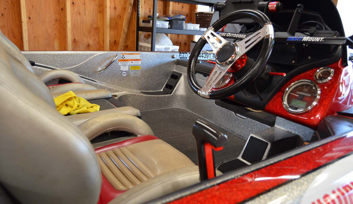 木の質感を生かした木造ガレージG-BB写真