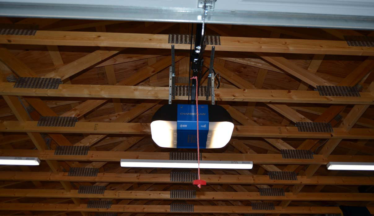 木の質感を生かした木造ガレージG-BB写真