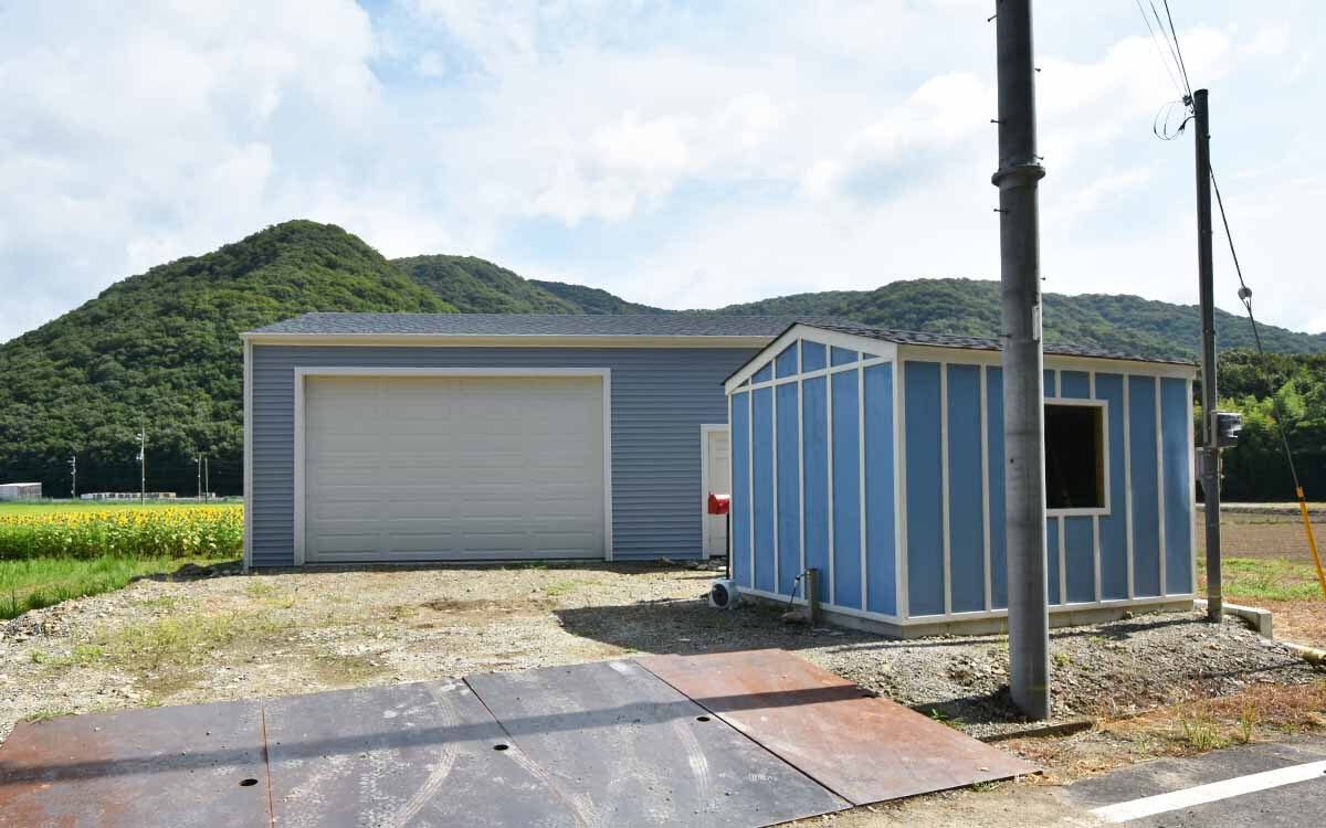 木の質感を生かした木造ガレージG-BB写真