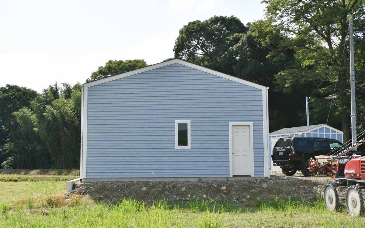 木の質感を生かした木造ガレージG-BB写真