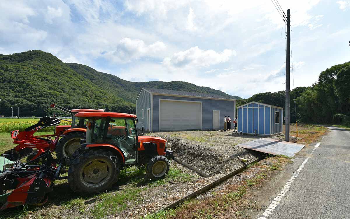 木の質感を生かした木造ガレージG-BB写真