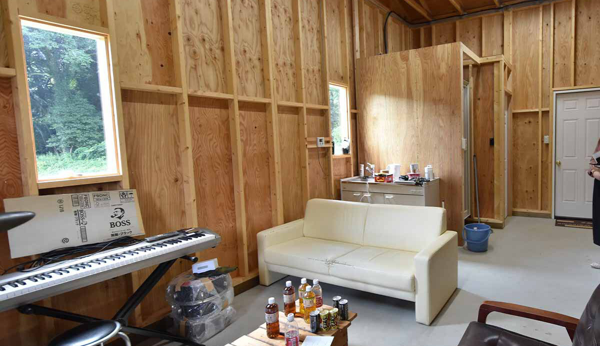 木の質感を生かした木造ガレージG-BB写真