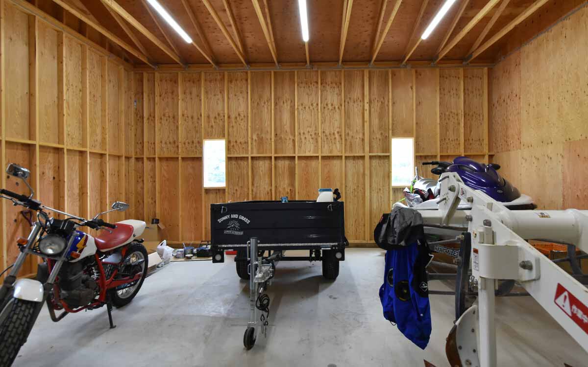 木の質感を生かした木造ガレージG-BB写真