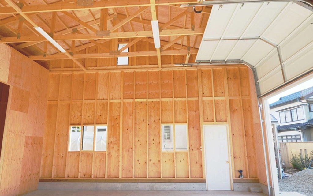 木の質感を生かした木造ガレージG-BB写真