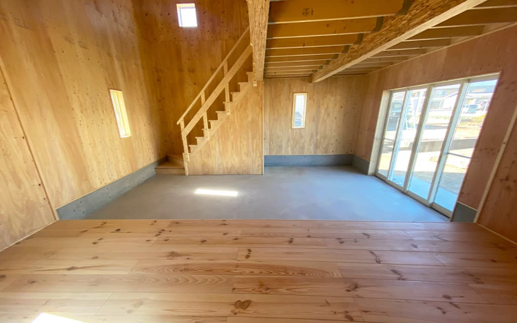 木の質感を生かした木造ガレージG-BB写真