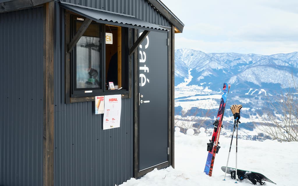 木の質感を生かした木造ガレージG-BB写真