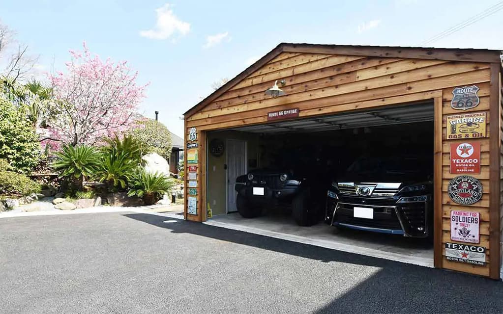 木の質感を生かしたガレージG-BB